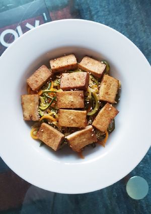 Hình của món Zoodles With Crispy Tofu.