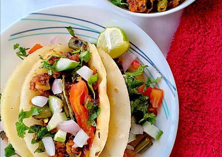 Recipe of Award-winning Zunka bhakri soft tacos