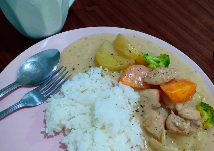 Proses Menyiapkan Japanese creamy chicken stew😍, Sempurna