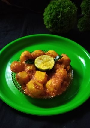 A picture of Baby potatoes dom with maize flour.