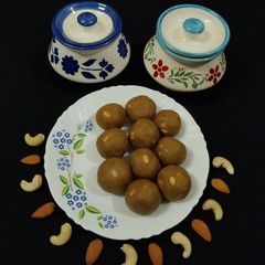A picture of Wheat Flour Ladoo.