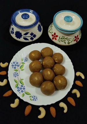 A picture of Wheat Flour Ladoo.