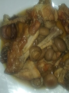 Una foto de Pollo con champiñones