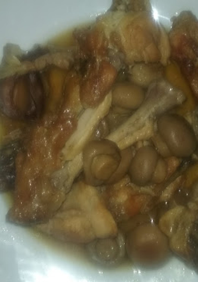 Una foto de Pollo con champiñones