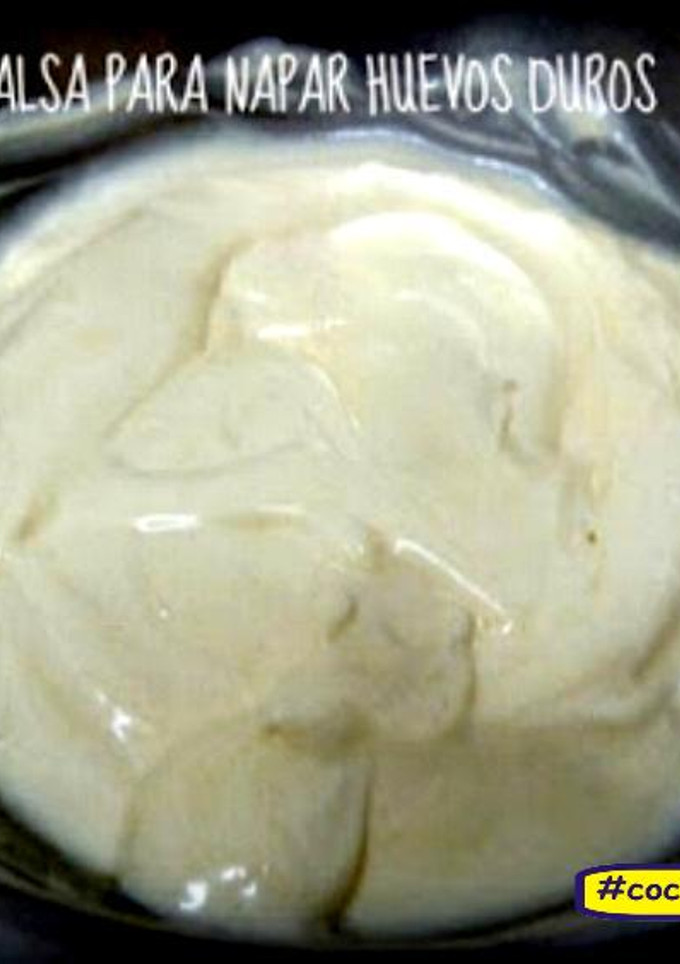 Una foto de Salsa para napar huevos duros rellenos