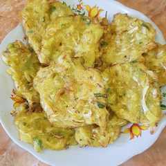 A picture of Bakwan sayur.