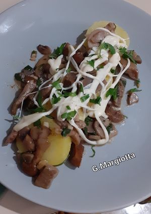 Foto di Patate, funghi misti e parmigiano filante