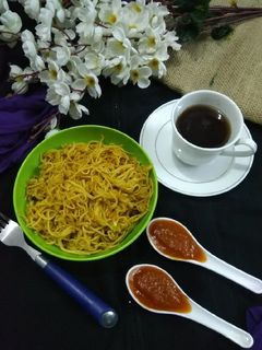 চিকেন এগ নুডলস রেসিপির প্রধান ছবি