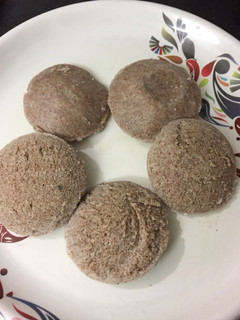 ராகி இட்லி (Raagi Idli Recipe in Tamil) செய்முறை முக்கிய புகைப்படம்