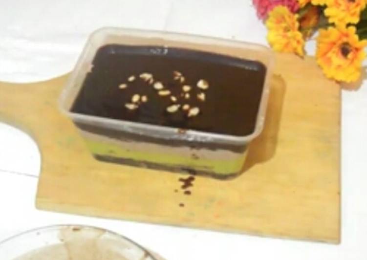 Avocado Oreo dessert box