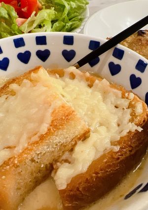 A picture of Authentic French Onion Soup.