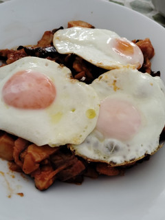 Una foto de Pisto de anchoas con huevos airfryer y Thermomix