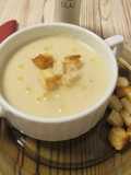 Selymes karfiolkrémleves 🥣 szarvasgombás olajjal 🍄🛢️, ropogós krutonnal 🥖