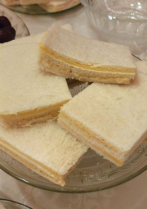Una foto de 🌴🧀 Sándwich de miga palmito y queso 🧀🌴 con Salsa Golf
