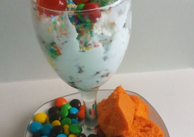 Recipe of Speedy Oreo ice cream with cake pre-cuts.