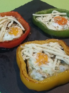 Una foto de Huevos con pimientos fritos