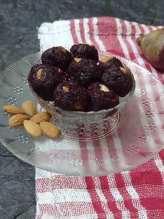 બીટ ના લાડુ (Beetroot Ladoo Recipe In Gujarati) રેસીપી મુખ્ય ફોટો
