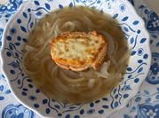 Una foto de bolillo con mantequilla
