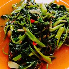 A picture of Cah kangkung simple.