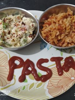 વાઈટ અને રેડ સોસ પાસ્તા (White and Red sauce pasta recipe in Gujarati) રેસીપી મુખ્ય ફોટો