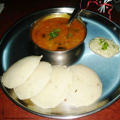 A picture of Idli sambhar.