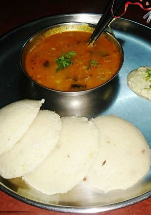 A picture of Idli sambhar.