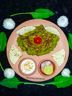 લહસુની પાલક ખીચડી (Lahsooni Palak Khichdi Recipe In Gujarati) રેસીપી મુખ્ય ફોટો
