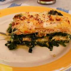 Una foto de Lasaña de espinaca y salmón