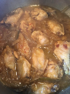 Una foto de Pollo con cebolla al limón