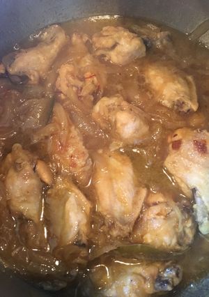 Una foto de Pollo con cebolla al limón