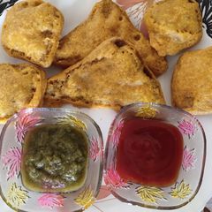 A picture of Bread pakoda.