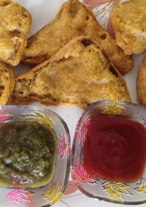 A picture of Bread pakoda.