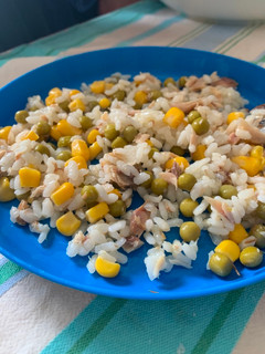 Una foto de Arroz con guisantes y caballa BLW
