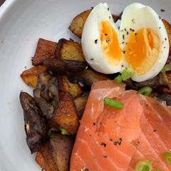 A picture of Tatties with mushrooms, smoked salmon and boiled egg 😃.