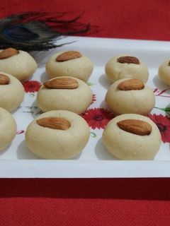 दूध पेड़ा (Doodh peda recipe in hindi) रेसिपी मुख्य फोटो