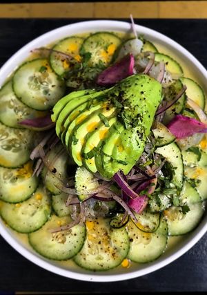 Una foto de Aguachile verde de camarón