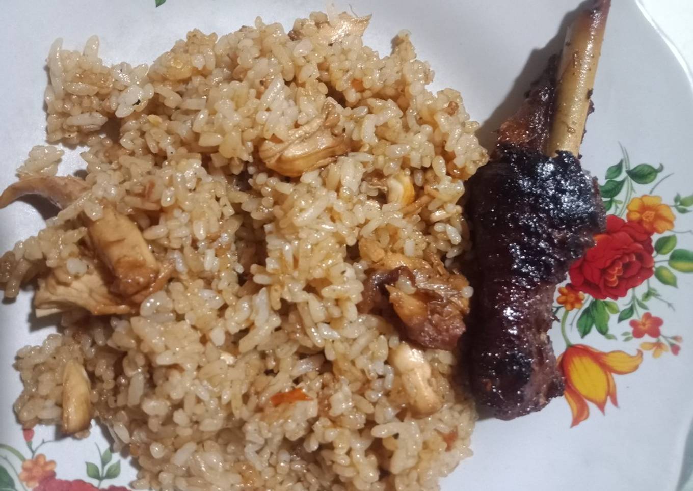 Nasi goreng ayam panggang