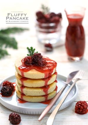 Foto resep Fluffy Pancake dgn Blackberry Compote