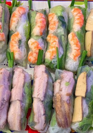 A picture of Vietnamese rice pepper rolls with prawns and pork.