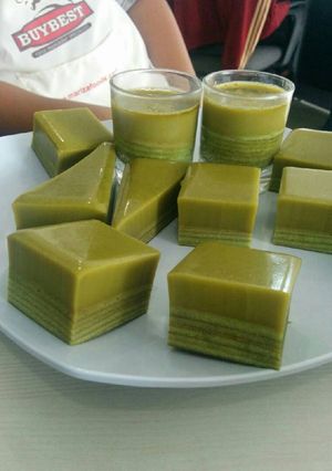 A picture of Lapis legit pandan with greentea pudding.