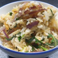 A picture of Basil and dried shrimps fried rice.