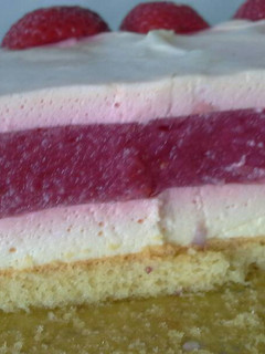 Una foto de Tarta de queso rellena de fresa