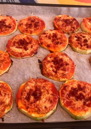 Una foto de Mini pizzas de calabacín