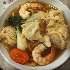 A picture of Easy Wonton Noodle Soup.