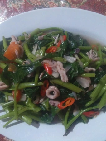 Cara Gampang Membikin Resep Cah kangkung cumi saos tiram yang Lezat Sekali Anti Ribet, Lezat