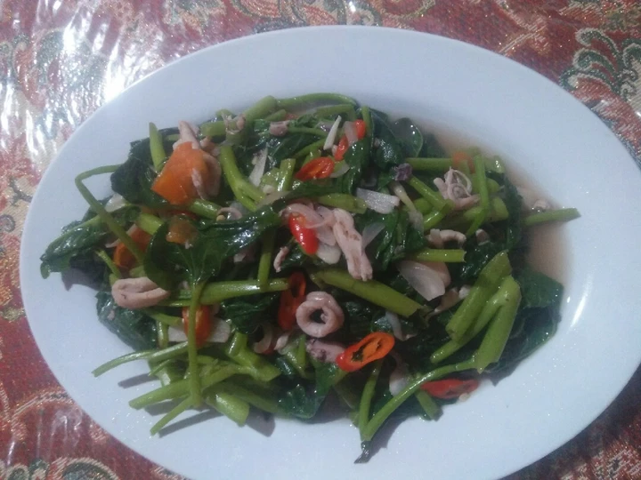 Cara Gampang Membikin Resep Cah kangkung cumi saos tiram yang Lezat Sekali Anti Ribet, Lezat