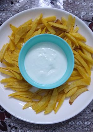 صورة لوصفة بطاطا مقلية مع لبن بالثوم