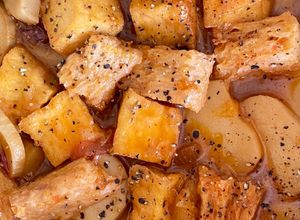 Hình của món Đậu hủ, nấm và sườn chay kho cà chua thơm.