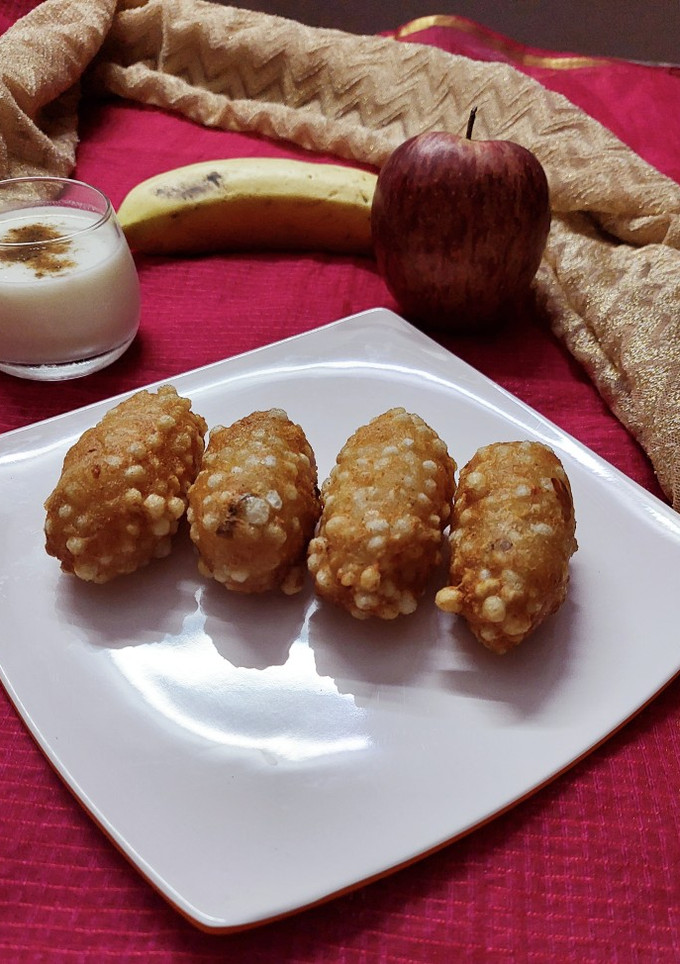 क्रिस्पी साबूदाना रोल (फलाहारी) (Crispy sabudana roll recipe in hindi) रेसिपी मुख्य फोटो