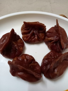 वेज बीटरूट मोमोस(veg beetroot momos recipe in hindi) रेसिपी मुख्य फोटो